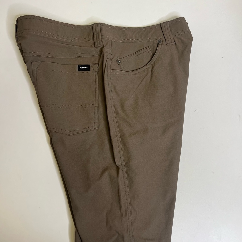 Prana Men's Brown Flat Front Shorts - Size 32 x 11 - Picture 7 of 7